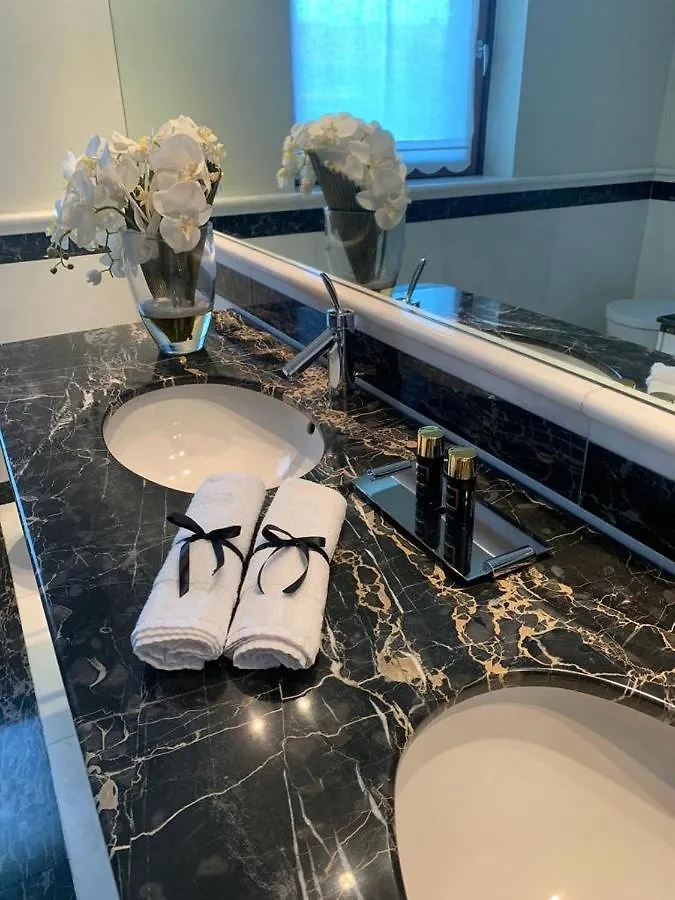 Airport Bea Rooms Azzano San Paolo Bed & Breakfast