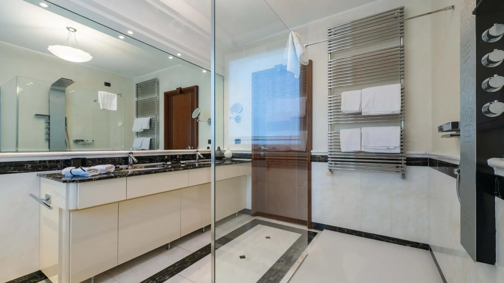 Airport Bea Rooms Azzano San Paolo 0*,  Italy