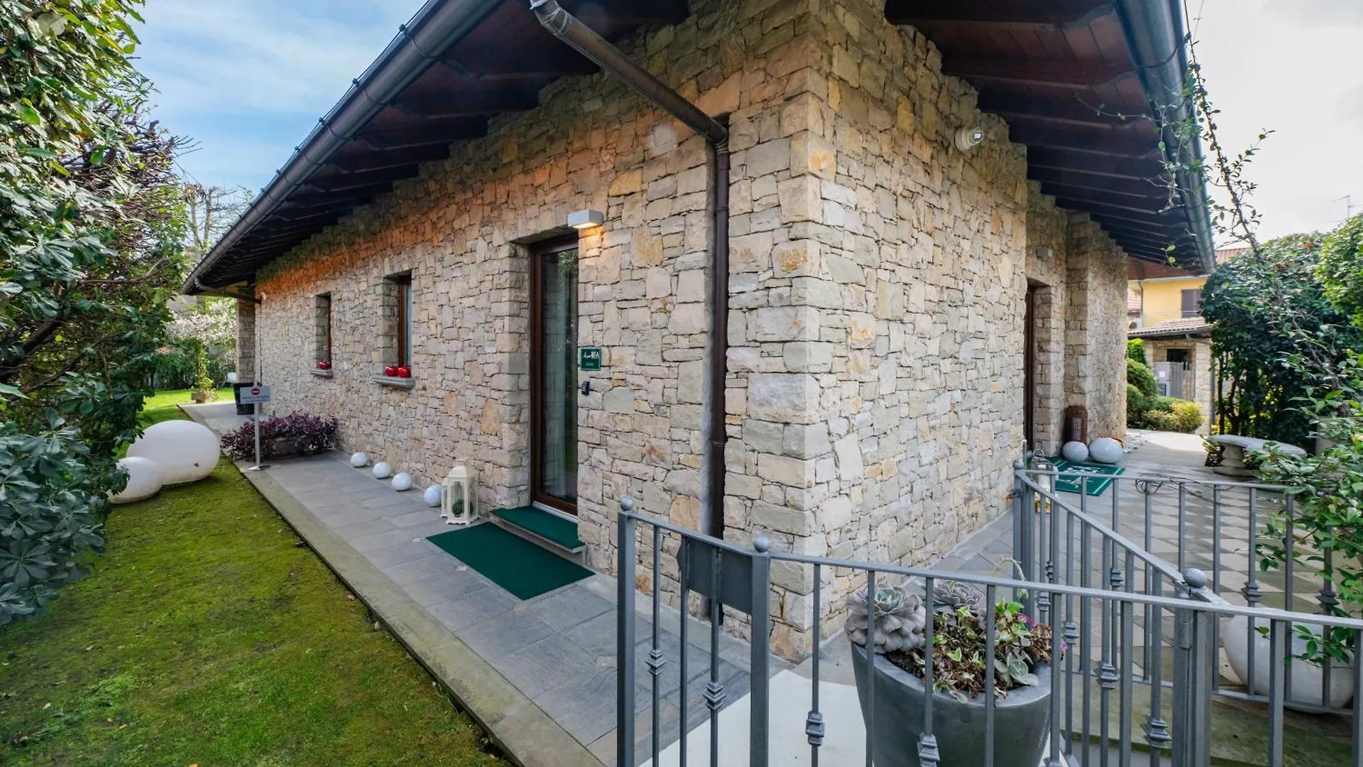Airport Bea Rooms Azzano San Paolo Bed & Breakfast